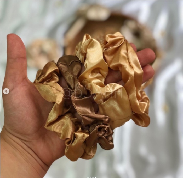 Satin scrunchies 10 pcs - Beige collection
 بكل ساتان 10 قطع - مجموعة البيج